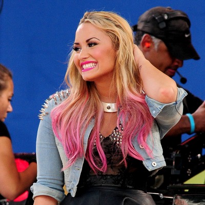 demi-lovato-pink-hair-blonde